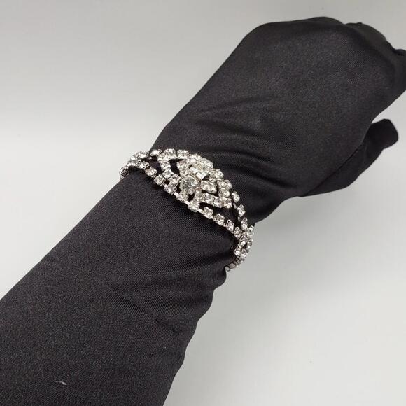 Vintage-Style Rhinestone Bracelet - Picture 5 of 7